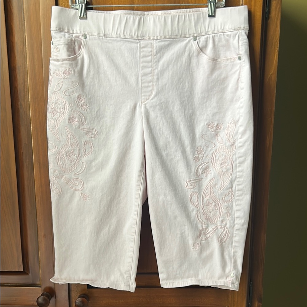 Gloria Vanderbilt Soft Pink Slimming Crop Pants